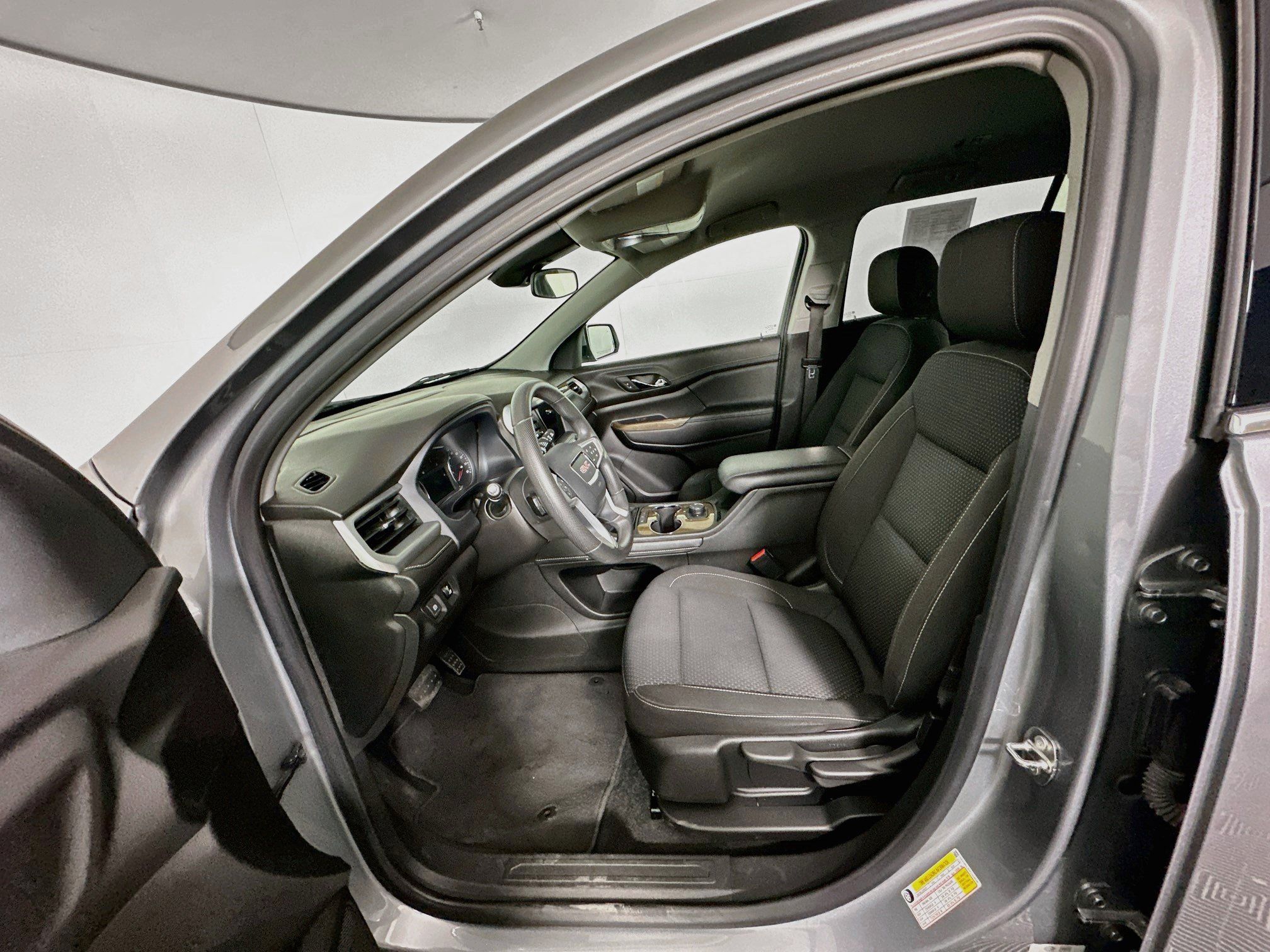 Used 2023 GMC Acadia SLE FWD image 13