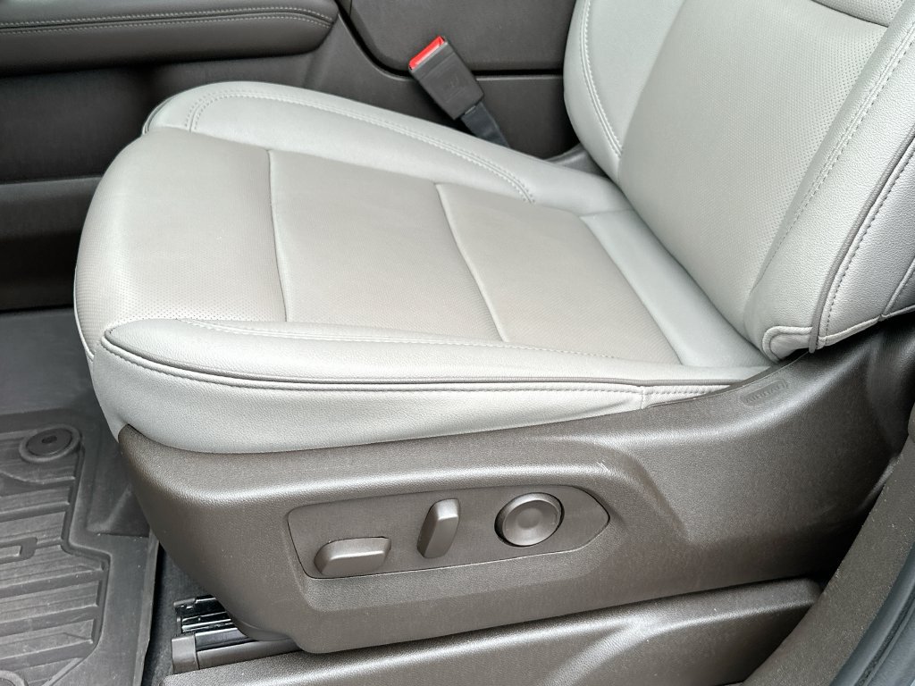 Used 2025 GMC Yukon XL Elevation RWD image 9