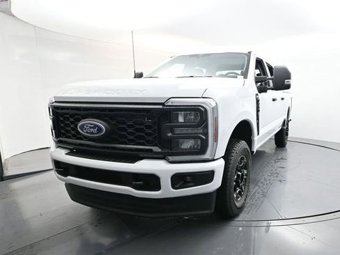 New 2026 Ford F250 4x4 Crew Cab Super Duty image 3