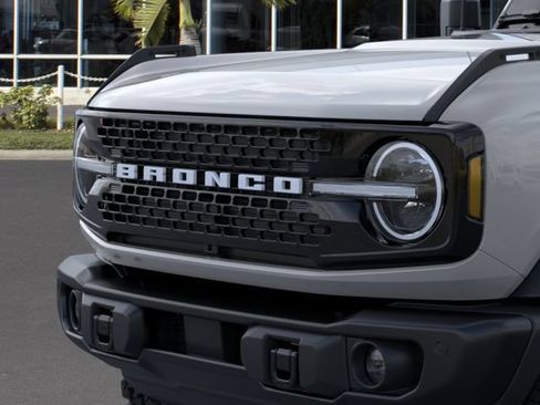 New 2026 Ford Bronco Badlands w/ Black Appearance Package AWD/4WD image 19