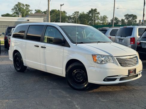 Used 2019 Dodge Grand Caravan SE image 3