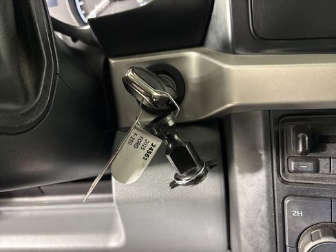 Used 2025 Ford F250 XLT w/ FX4 Off-Road Package image 13