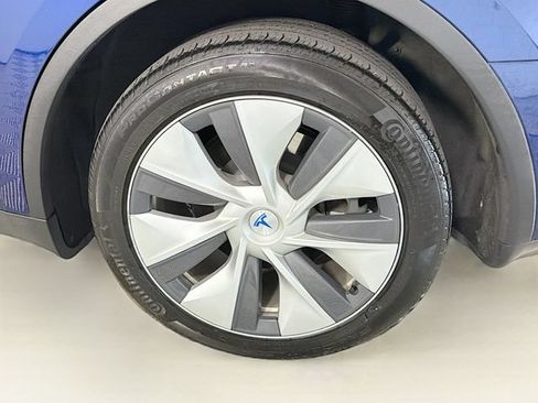 Used 2024 Tesla Model Y Long Range AWD/4WD image 34