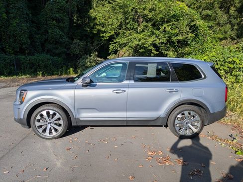 Certified 2022 Kia Telluride S AWD/4WD image 3