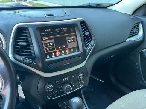 Used 2016 Jeep Cherokee Latitude w/ Cold Weather Group image 27