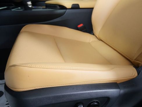 Used 2025 Lexus UX 300h FWD image 10