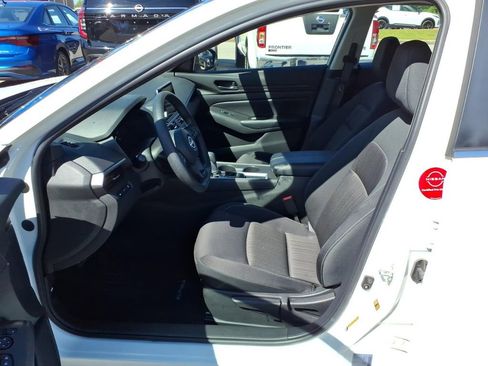 Certified 2025 Nissan Altima 2.5 S FWD image 4