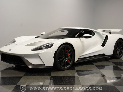 Used 2017 Ford GT image 5