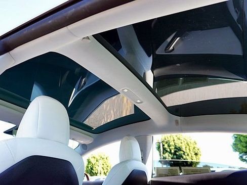 Used 2019 Tesla Model 3 Standard Range image 16