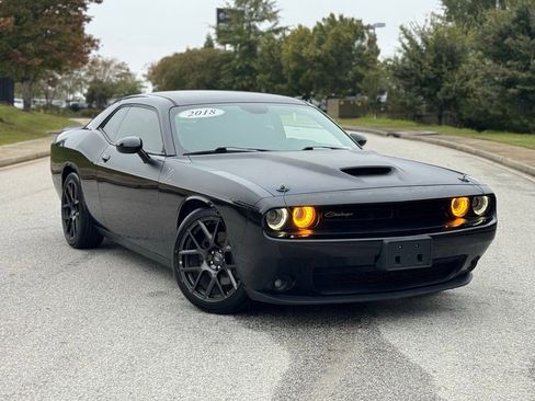 Used 2018 Dodge Challenger R/T w/ Quick Order Package 28P T/A image 2