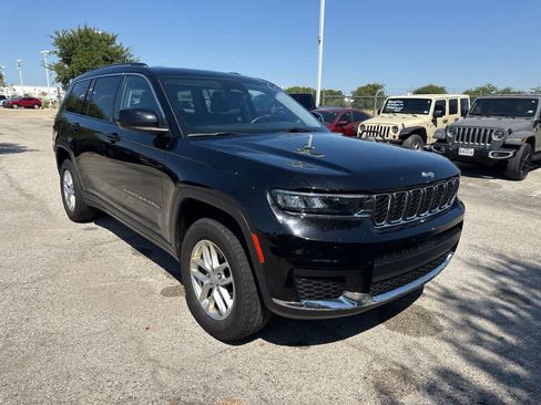 Used 2023 Jeep Grand Cherokee L Laredo RWD image 7