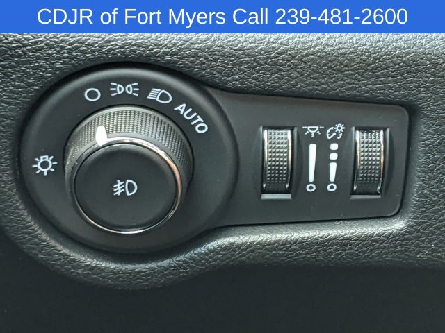 New 2026 Chrysler Pacifica Select FWD image 19