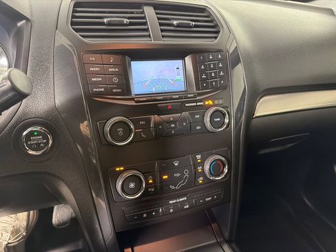 Used 2018 Ford Explorer XLT FWD image 15