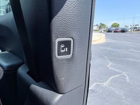 Used 2025 Chrysler Pacifica Select FWD image 31