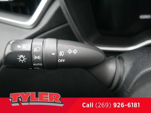 Used 2023 Toyota Corolla Cross XLE image 24