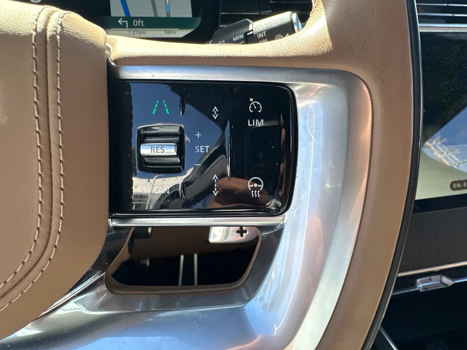 Certified 2025 Land Rover Range Rover SE AWD/4WD image 20