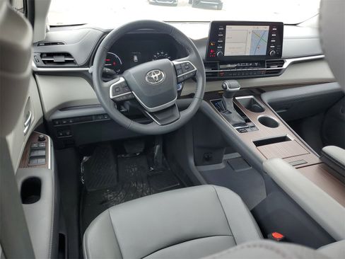 Certified 2023 Toyota Sienna XLE w/ XLE Plus Package image 11