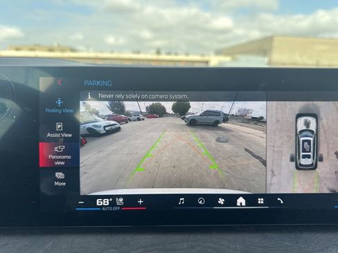 Certified 2025 BMW X7 M60i AWD/4WD image 23