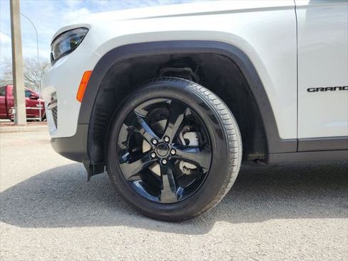 Certified 2025 Jeep Grand Cherokee Limited w/ Black Appearance Package image 35