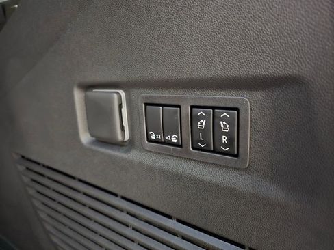 New 2026 GMC Yukon XL Denali w/ Denali Reserve Package image 35