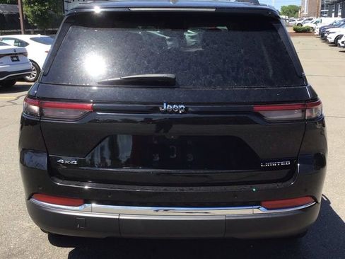 Used 2022 Jeep Grand Cherokee Limited w/ Trailer Tow Prep Group (B) AWD/4WD image 4