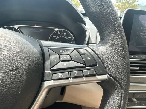 Certified 2025 Nissan Altima 2.5 SV FWD image 18