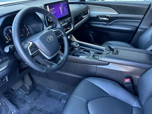 Certified 2025 Toyota Grand Highlander FWD image 12