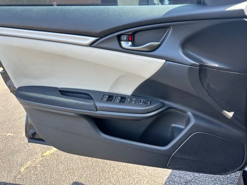 Used 2018 Honda Civic Sport image 19