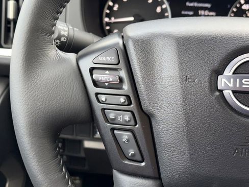 Used 2025 Nissan Frontier SV w/ SV Convenience Package image 12