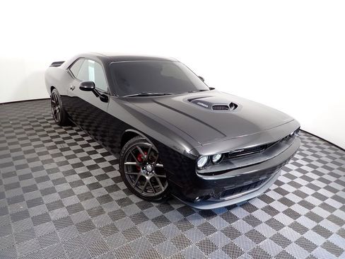 Used 2016 Dodge Challenger R/T RWD image 8
