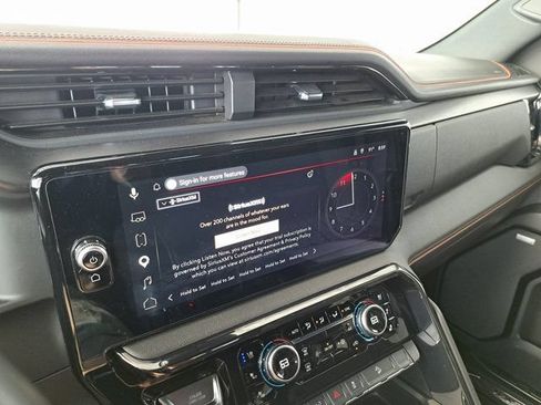 Used 2025 GMC Sierra 1500 AT4 w/ AT4 Premium Package AWD/4WD image 11
