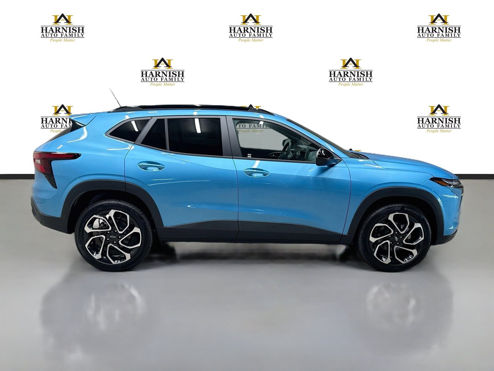 New 2026 Chevrolet Trax RS w/ Sunroof Package FWD image 4