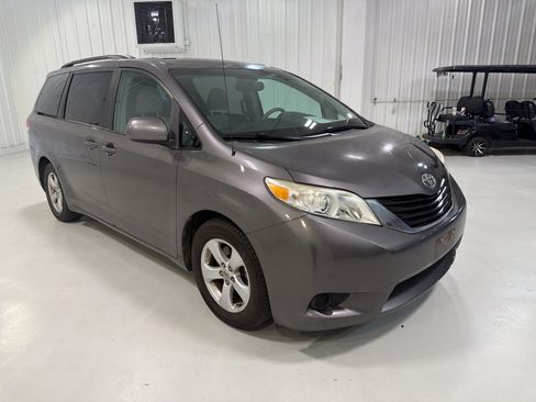 Used 2012 Toyota Sienna LE FWD image 7