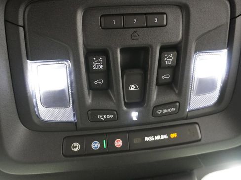 New 2026 Chevrolet Silverado 1500 High Country w/ High Country Premium Package AWD/4WD image 24