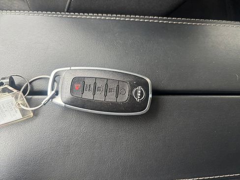 Used 2025 Nissan Rogue SV FWD image 21