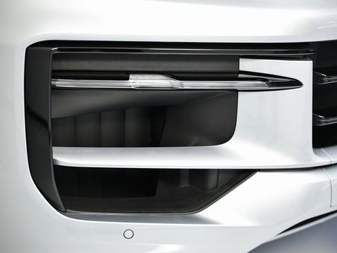 Certified 2025 Porsche Cayenne image 18