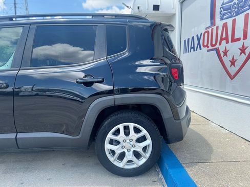 Used 2017 Jeep Renegade Latitude FWD image 19