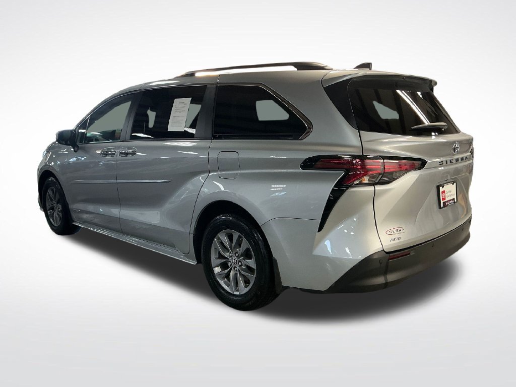 Certified 2021 Toyota Sienna XLE AWD/4WD image 3