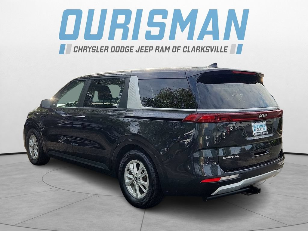 Used 2024 Kia Carnival LX FWD image 4