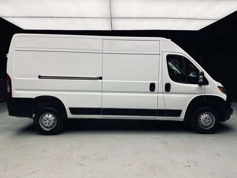 Used 2025 RAM ProMaster 3500 w/ Convenience Group FWD image 8