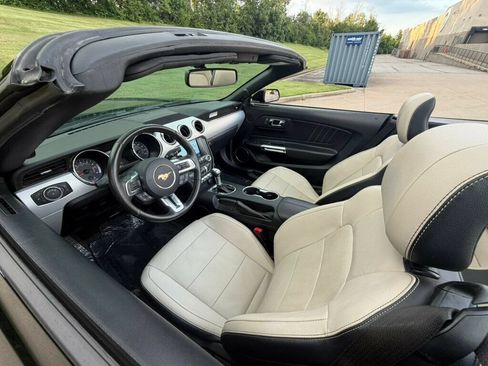 Used 2015 Ford Mustang GT Premium RWD image 28