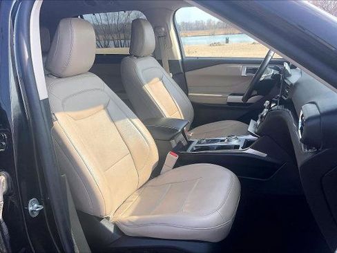 Certified 2023 Ford Explorer Limited AWD/4WD image 8