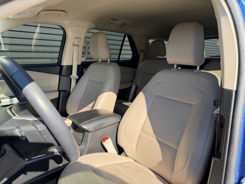 Used 2023 Ford Explorer XLT w/ Equipment Group 202A image 5