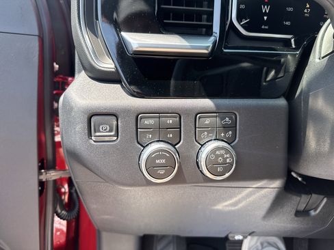 New 2026 GMC Sierra 2500 SLT AWD/4WD image 30