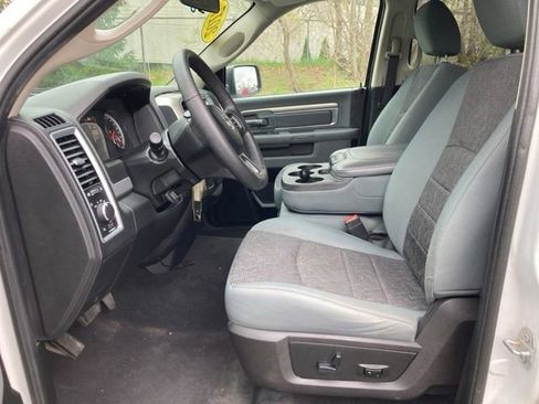 Used 2017 RAM 1500 Classic SLT AWD/4WD image 5