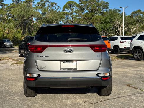 Used 2022 Kia Sportage EX w/ EX Technology Package FWD image 4