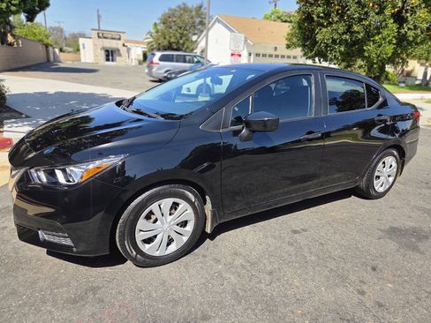 Used 2020 Nissan Versa S FWD image 6