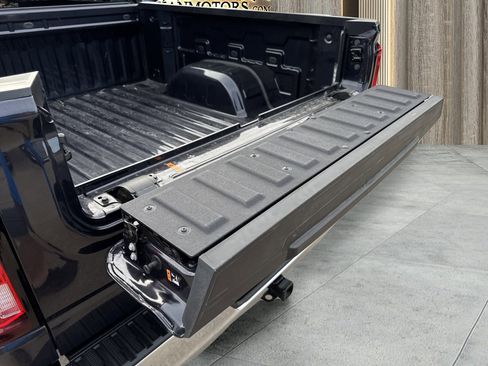 Used 2025 GMC Sierra 1500 SLT image 28