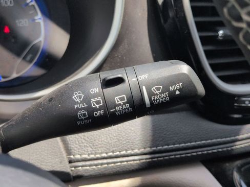 Used 2023 Chrysler Pacifica Touring-L FWD image 26