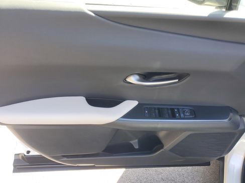 Used 2025 Lexus UX 300h FWD w/ Accessory Package (Z2) image 17